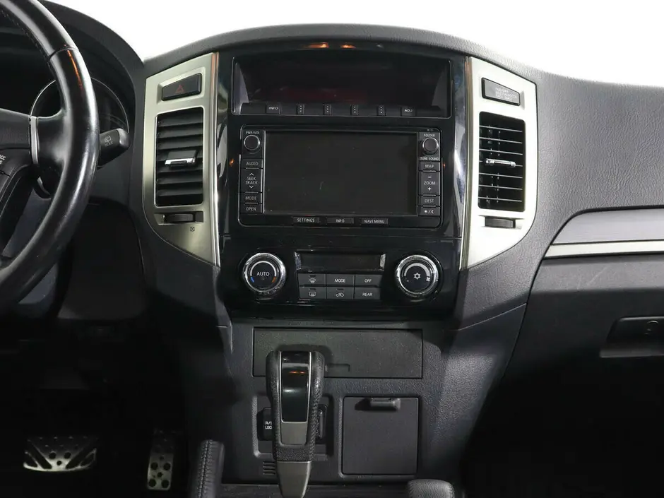 Mitsubishi Pajero, 2015 г.