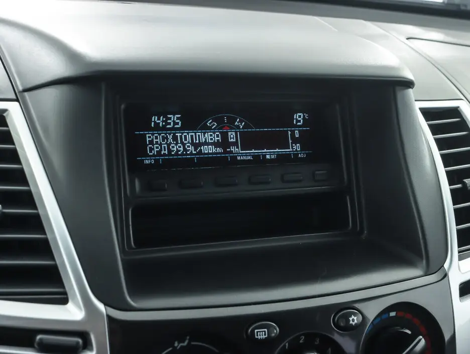 Mitsubishi Pajero Sport, 2013 г.